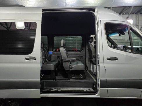 Used 2019 Mercedes-Benz Sprinter 2500 image 9