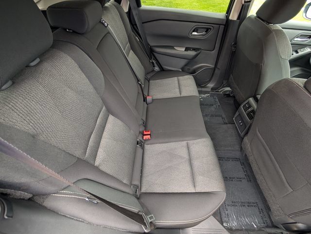Used 2025 Nissan Rogue SV AWD/4WD image 5