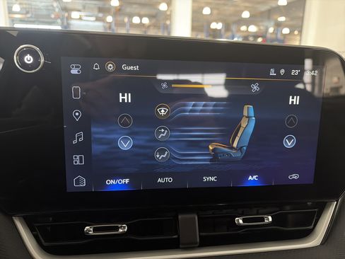 New 2026 Chevrolet Equinox LT w/ Convenience Package II image 24