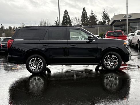 New 2025 Ford Expedition Active image 4
