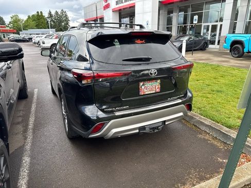 Used 2025 Toyota Highlander Platinum AWD/4WD image 4