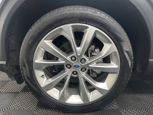 Used 2022 Ford Explorer Platinum w/ Equipment Group 601A AWD/4WD image 42