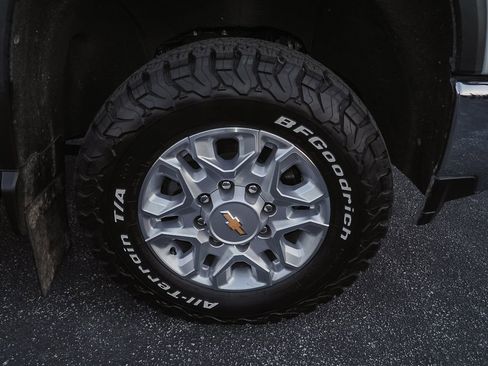 Used 2021 Chevrolet Silverado 2500 LTZ w/ LTZ Convenience Package image 40