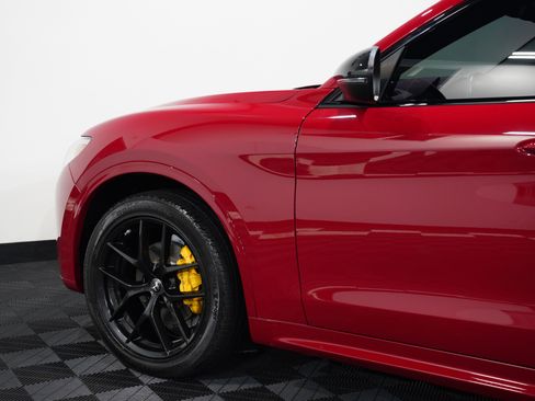 Used 2021 Alfa Romeo Stelvio Ti w/ Nero Edizione image 19