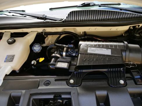 Used 2018 GMC Savana 3500 w/ Driver Convenience Package image 43