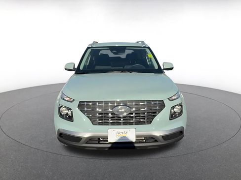 Used 2025 Hyundai Venue SEL image 4