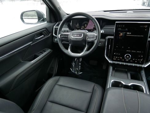 Used 2025 GMC Acadia Elevation w/ Elevation Premium Package image 13