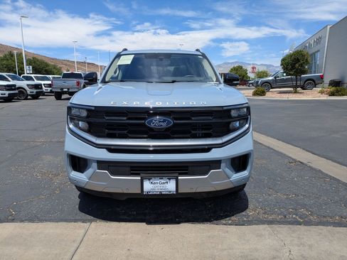 Certified 2025 Ford Expedition Platinum AWD/4WD image 11
