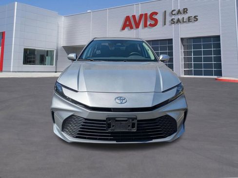 Used 2025 Toyota Camry LE image 2