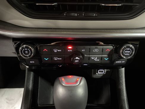 Used 2024 Jeep Compass Limited image 24