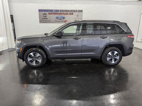 Used 2023 Jeep Grand Cherokee 4WD 4xe image 2