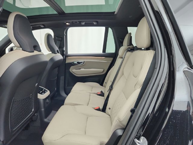 New 2026 Volvo XC90 T8 Plus w/ Protection Package Premier AWD/4WD image 24
