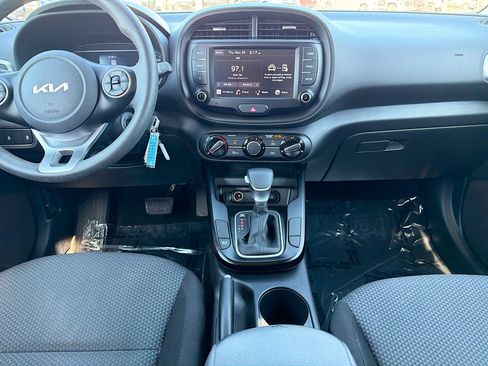 Used 2022 Kia Soul LX image 18