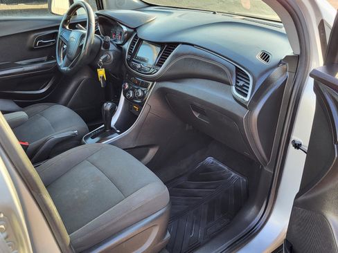 Used 2018 Chevrolet Trax LS image 9