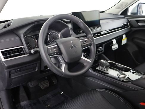 New 2025 Mitsubishi Outlander ES image 26