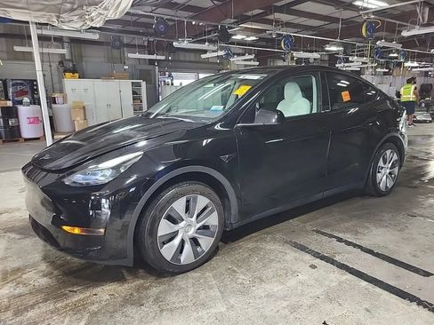 Used 2023 Tesla Model Y Long Range AWD/4WD image 1