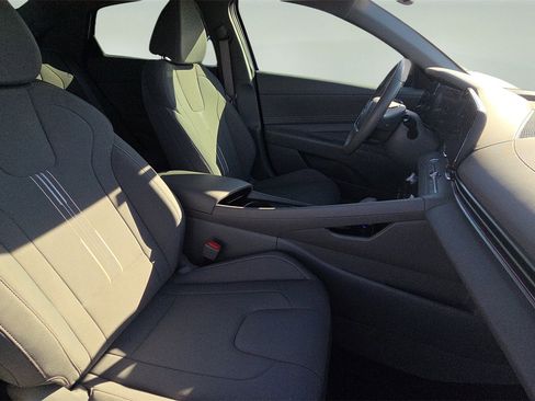 Used 2024 Hyundai Elantra SEL w/ Convenience Package image 20