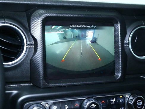 Used 2022 Jeep Wrangler Unlimited Sahara w/ Cold Weather Group image 28