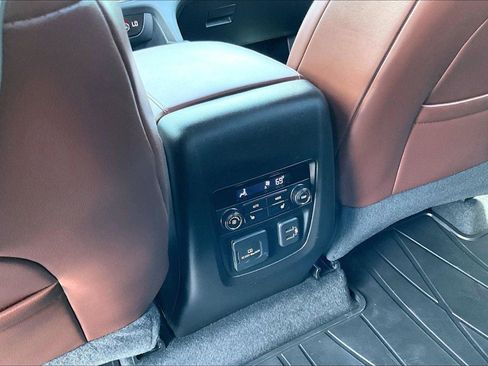 Used 2018 Buick Enclave Avenir w/ Avenir Technology Package AWD/4WD image 34