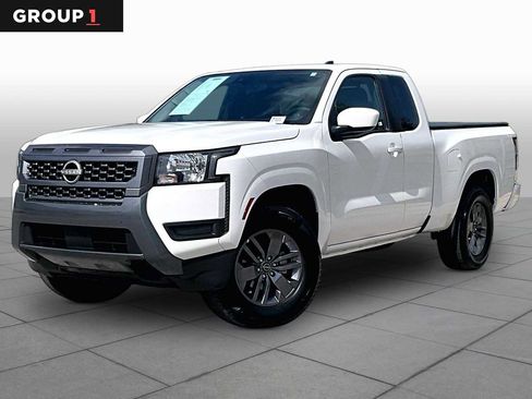 Certified 2025 Nissan Frontier SV RWD image 1