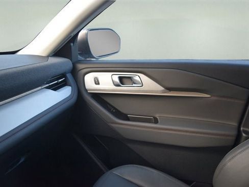 New 2026 Ford Explorer Active image 11