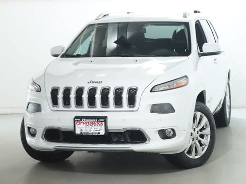 Used 2018 Jeep Cherokee Overland w/ Technology Group AWD/4WD image 3