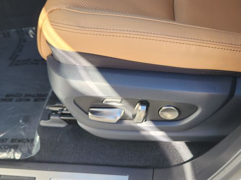 Used 2025 Lexus LX 600 4WD w/ Luxury Package image 14