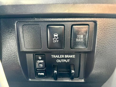 Used 2016 Toyota Tundra SR5 w/ SR5 Upgrade Package AWD/4WD image 27