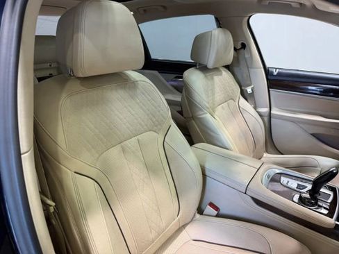 Used 2020 BMW 750i xDrive w/ Executive Package image 22