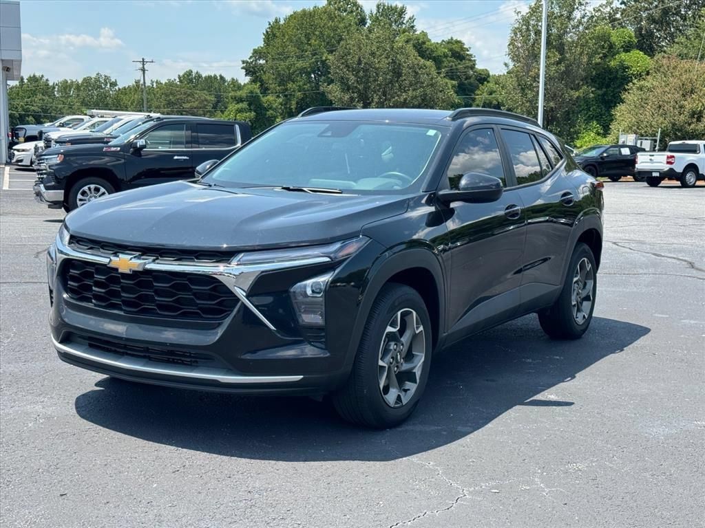 Used 2025 Chevrolet Trax LT w/ Driver Confidence Package FWD image 7