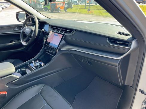 New 2025 Jeep Grand Cherokee Limited w/ Luxury Tech Group II image 29
