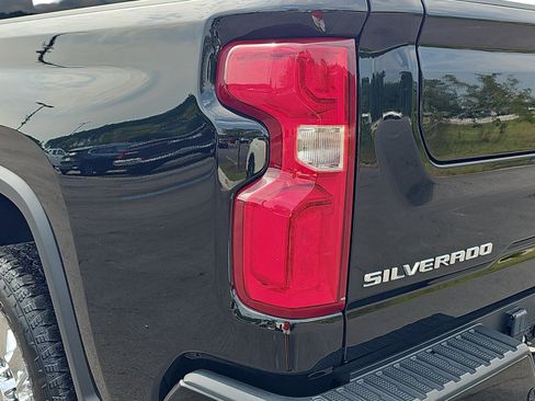 Used 2024 Chevrolet Silverado 2500 High Country w/ Technology Package AWD/4WD image 32