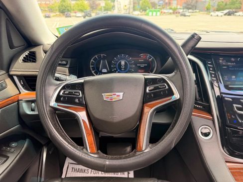 Used 2020 Cadillac Escalade ESV Luxury AWD/4WD image 29