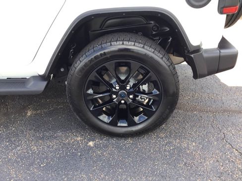 Certified 2025 Jeep Wrangler Unlimited Sahara AWD/4WD image 7
