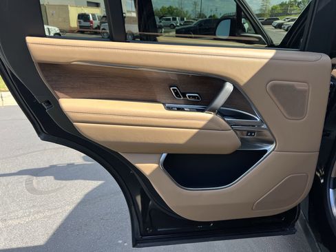 Used 2024 Land Rover Range Rover Long Wheelbase SE image 29