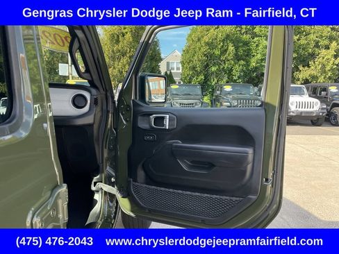 Used 2024 Jeep Wrangler Unlimited AWD/4WD image 9