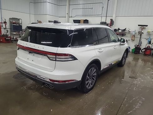 Certified 2025 Lincoln Aviator AWD image 4