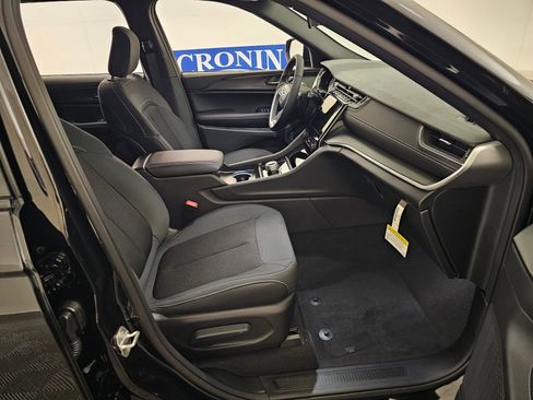 New 2026 Jeep Grand Cherokee L Laredo image 27