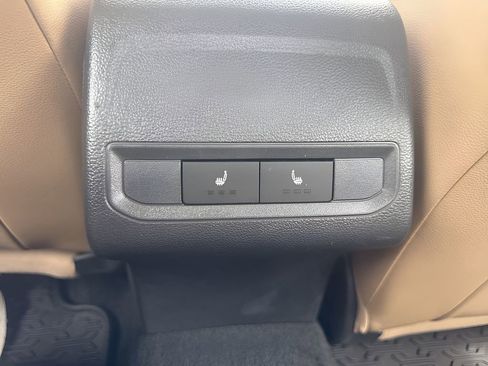 Used 2019 Volkswagen Jetta SE w/ Cold Weather Package FWD image 12