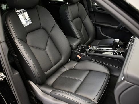 Certified 2026 Porsche Macan AWD/4WD image 52
