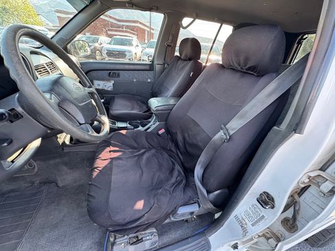 Used 1997 Nissan Pathfinder LE AWD/4WD image 14