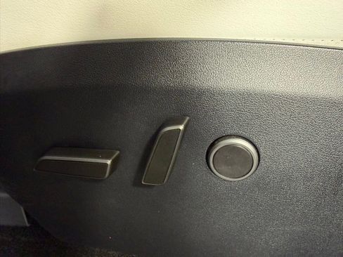 Used 2024 Tesla Model Y 2WD image 23