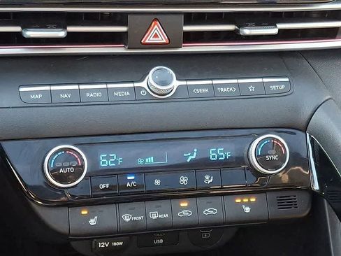Used 2024 Hyundai Elantra SEL w/ Convenience Package FWD image 15
