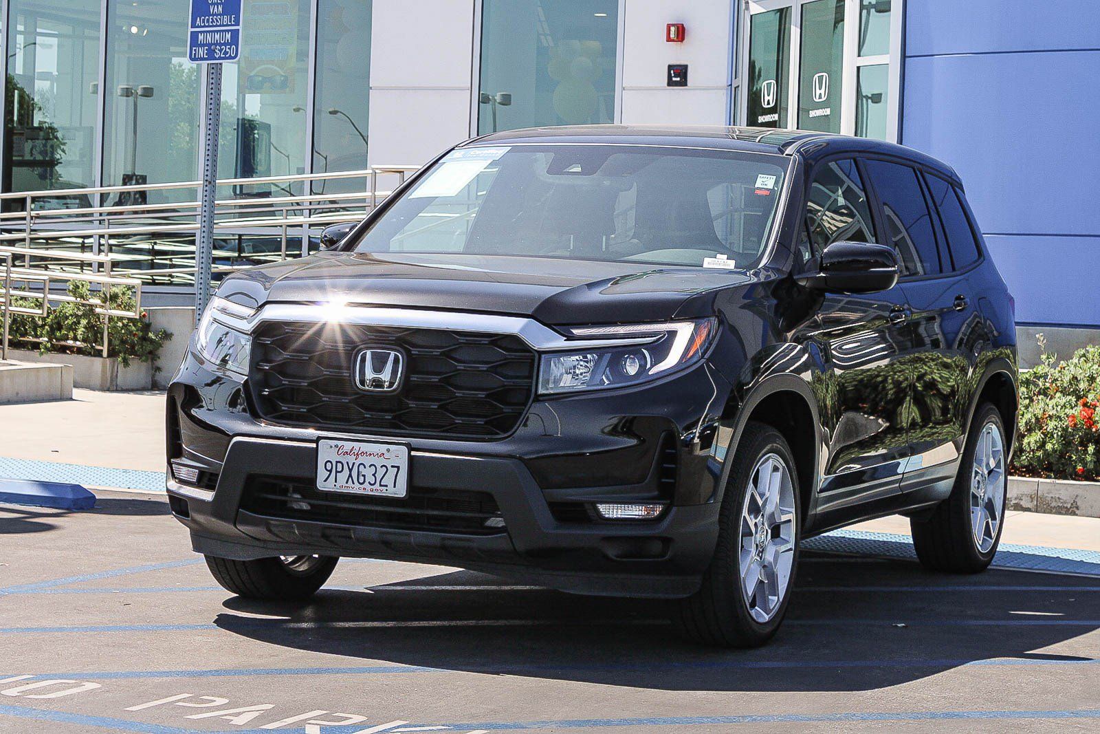 Certified 2025 Honda Passport EX-L image 3