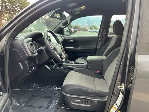 Used 2020 Toyota Tacoma TRD Off-Road AWD/4WD image 11