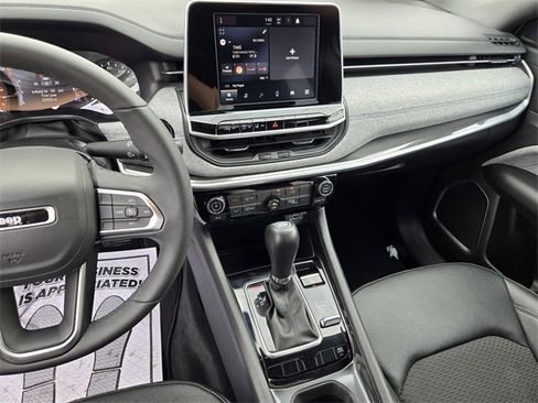 Used 2025 Jeep Compass Latitude image 22