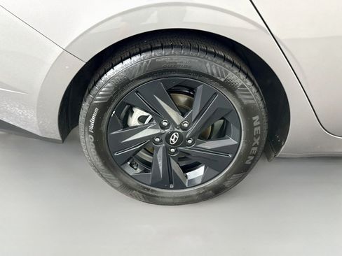 Used 2023 Hyundai Elantra SEL w/ Preferred Accessory Package FWD image 33