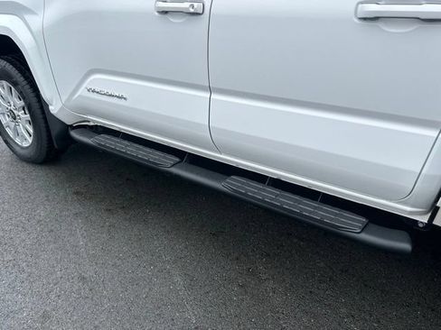 Certified 2024 Toyota Tacoma SR5 AWD/4WD image 11