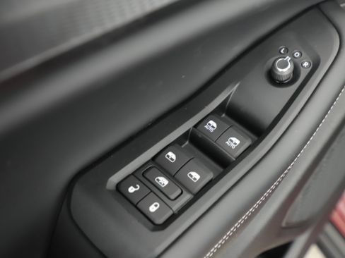 New 2025 Jeep Grand Cherokee Laredo w/ Luxury Tech Group I image 9