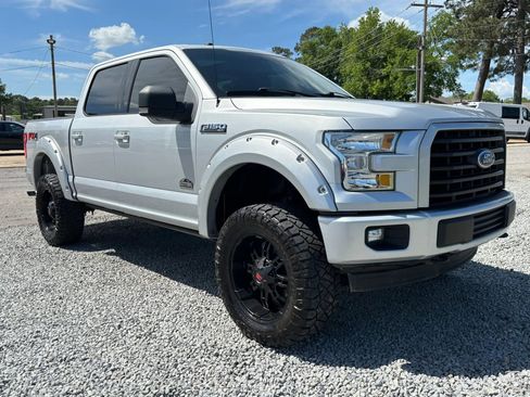 Used 2017 Ford F150 XLT w/ Equipment Group 302A Luxury AWD/4WD image 11